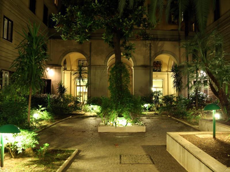 Caroline Rooms Rome Bagian luar foto