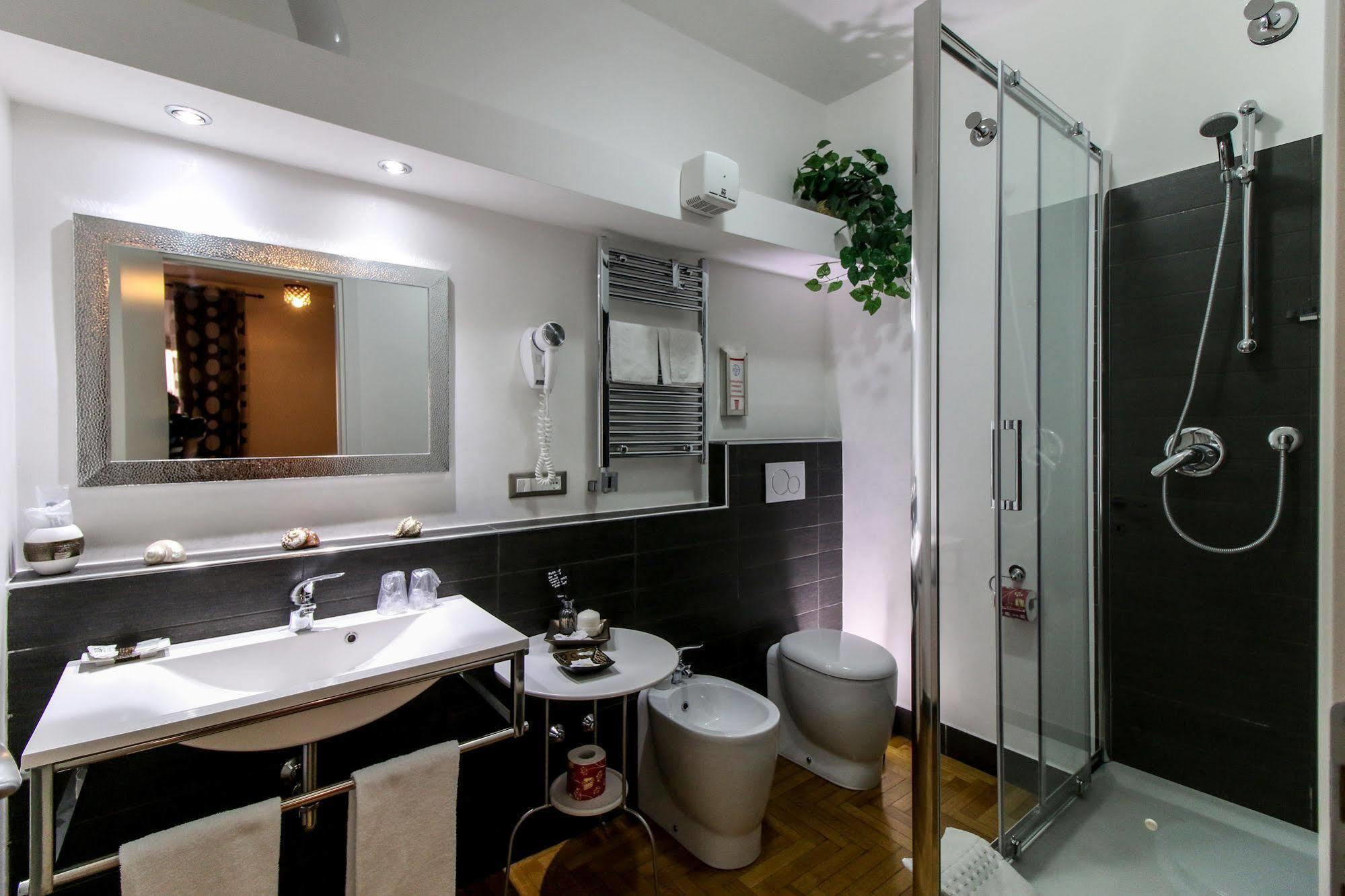 Caroline Rooms Rome Bagian luar foto