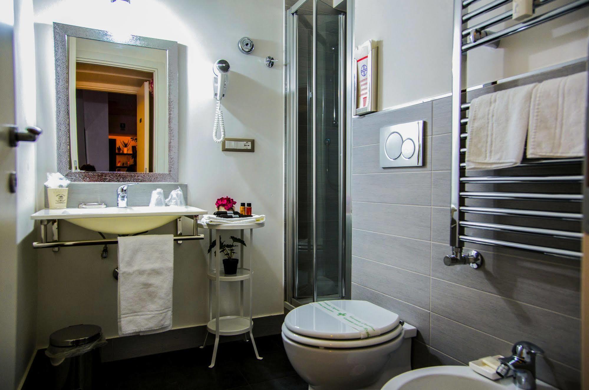 Caroline Rooms Rome Bagian luar foto