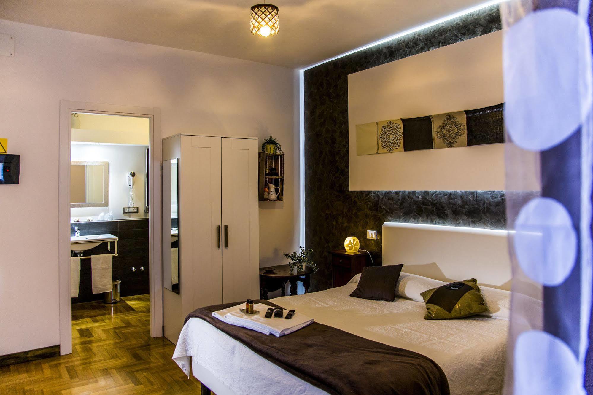 Caroline Rooms Rome Bagian luar foto