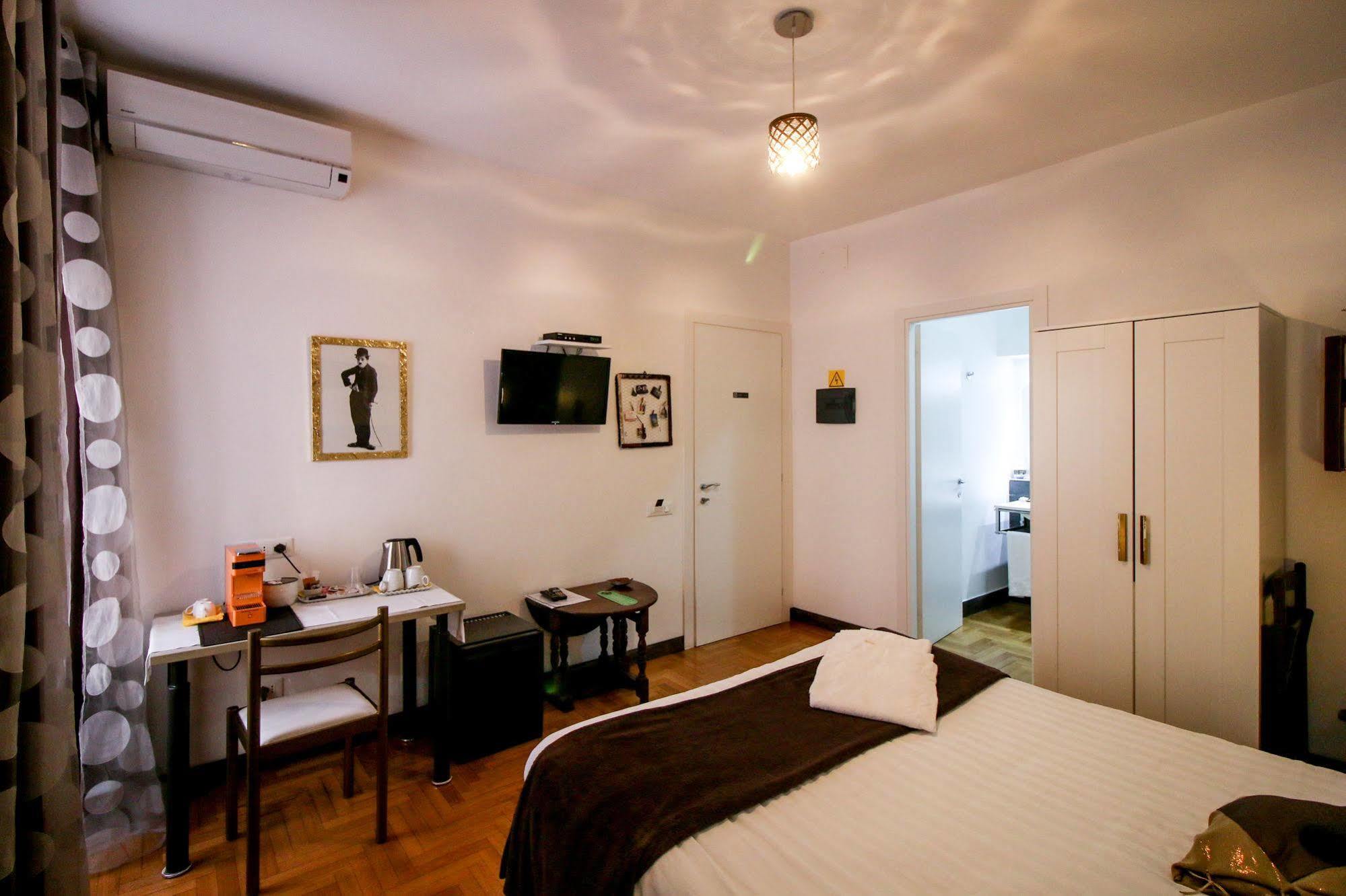 Caroline Rooms Rome Bagian luar foto