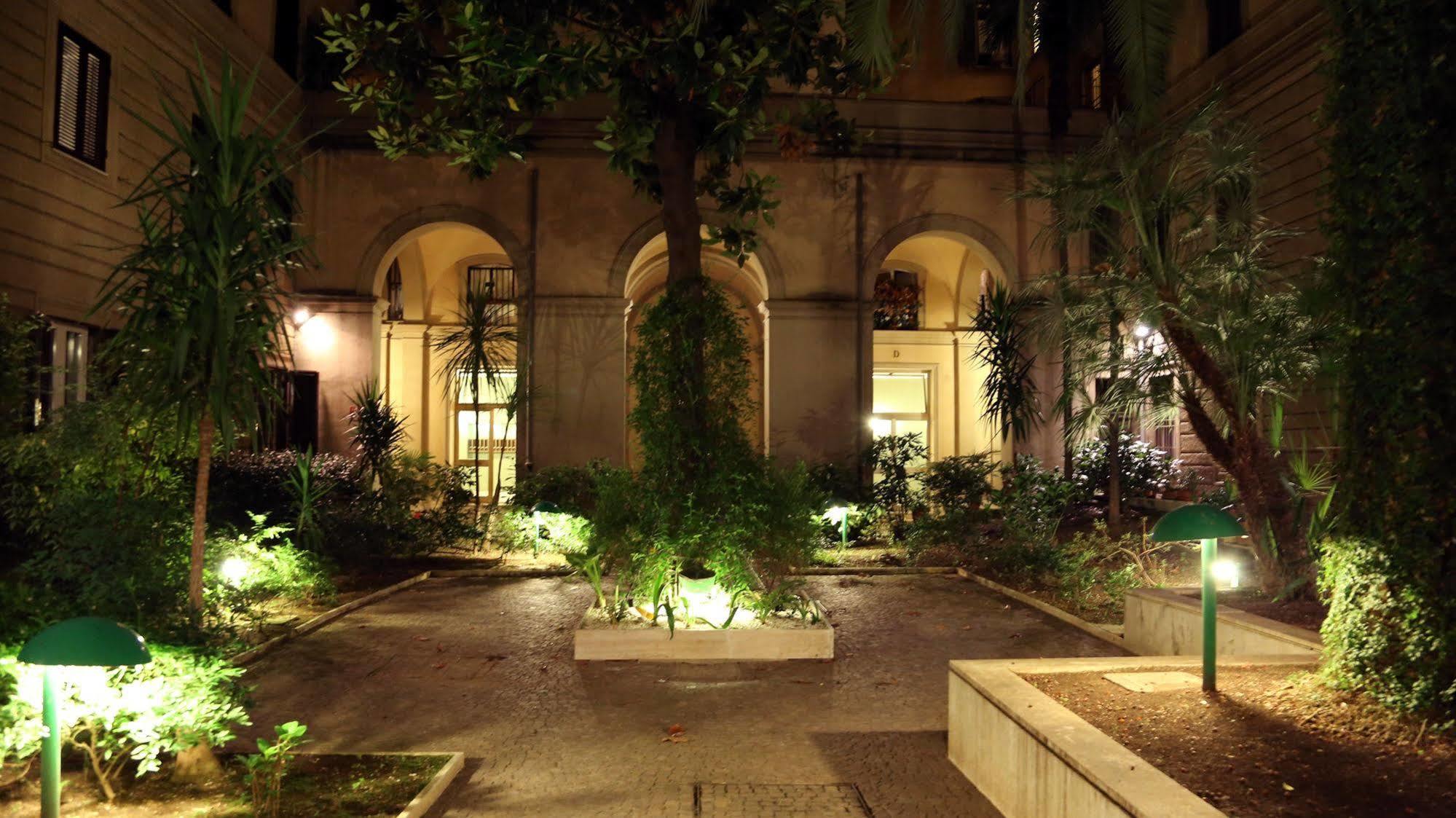 Caroline Rooms Rome Bagian luar foto